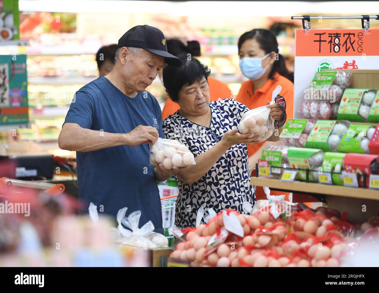 Zhuozhou, China's Hebei Province. 10th Aug, 2023. Citizens select eggs at a supermarket in Zhuozhou, north China's Hebei Province, Aug. 10, 2023. Some markets, supermarkets and shopping malls have been returned to normal operation after the floodwater receded in Zhuozhou. At present, the supply of daily necessities in the city has been adequate with stable price. Credit: Zhu Xudong/Xinhua/Alamy Live News Stock Photo