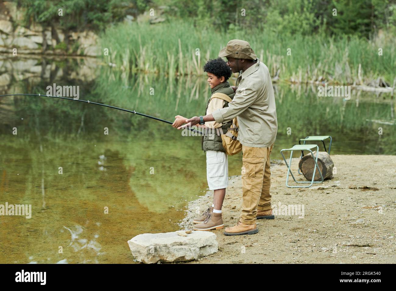 Dad teach son fish hi-res stock photography and images - Alamy