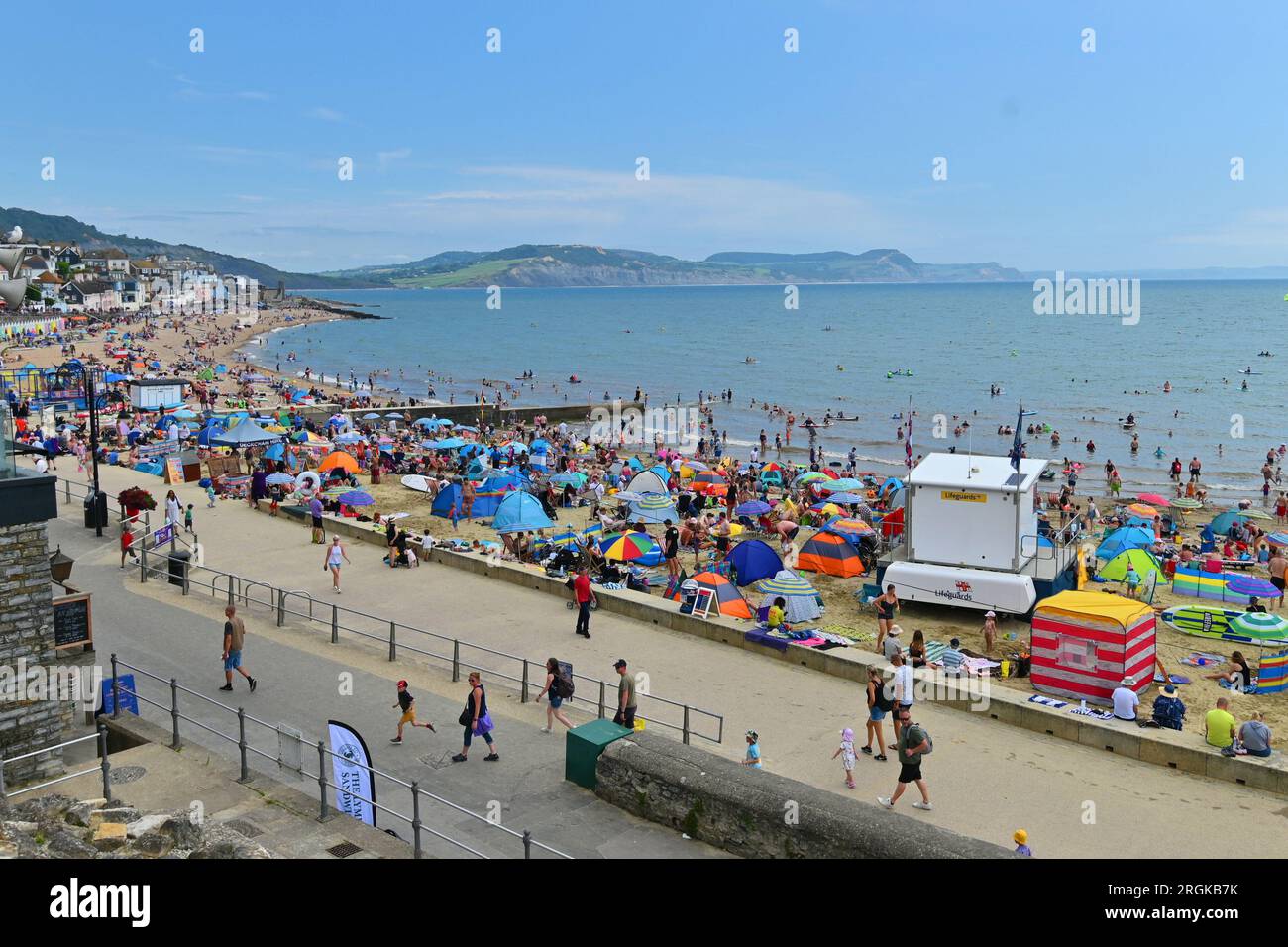 Lyme Regis. On a very hot and humid afternoon hundreds of people are seen on a fully packed beach and in the sea and sailing yachts' .Picture Credit: Robert Timoney/Alamy Live News Stock Photo