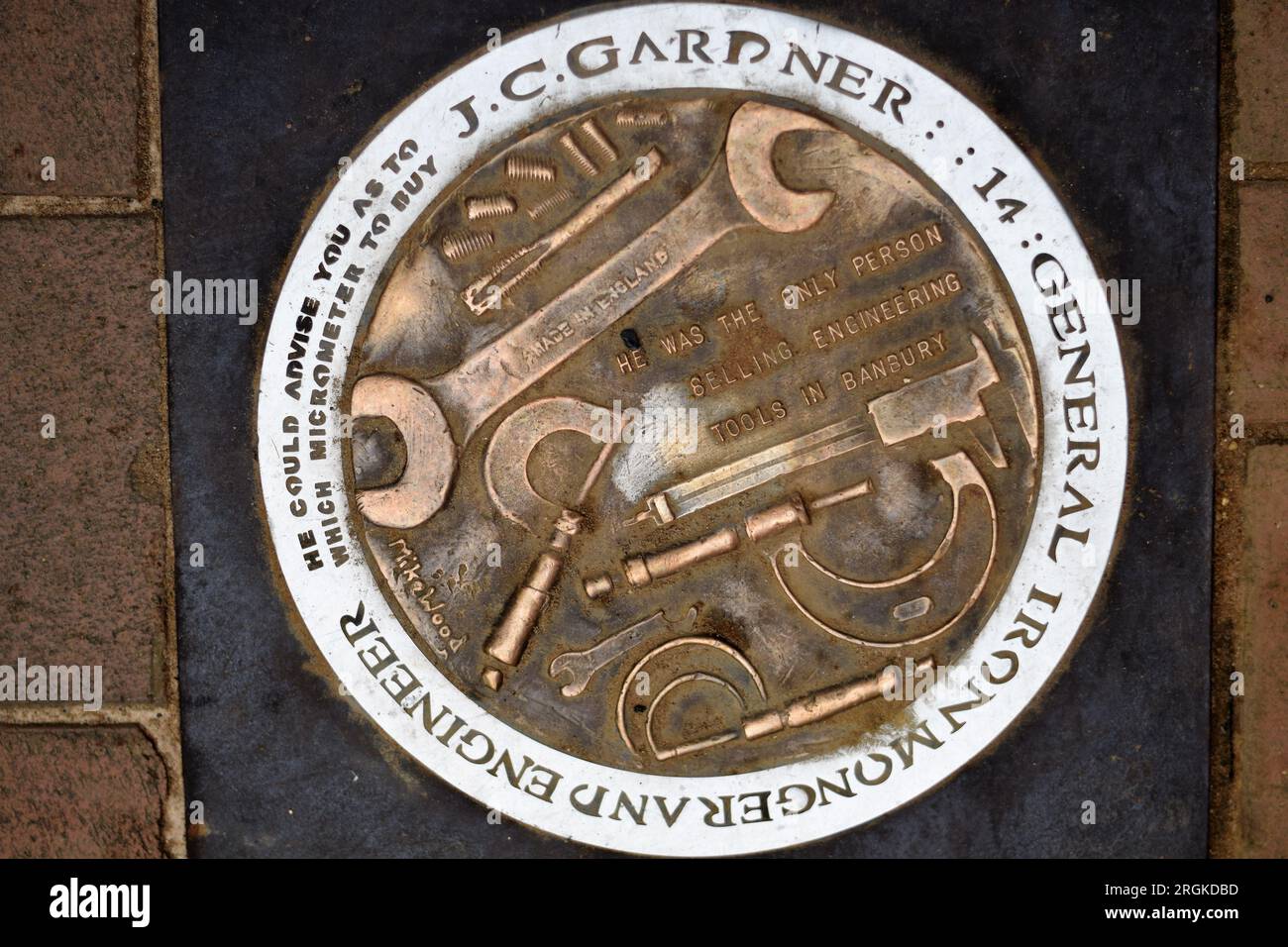 Bronze and steel on Parson's Street in Banbury - marking the shop location for J.C. Gardner, ironmonger and engineer. Stock Photo