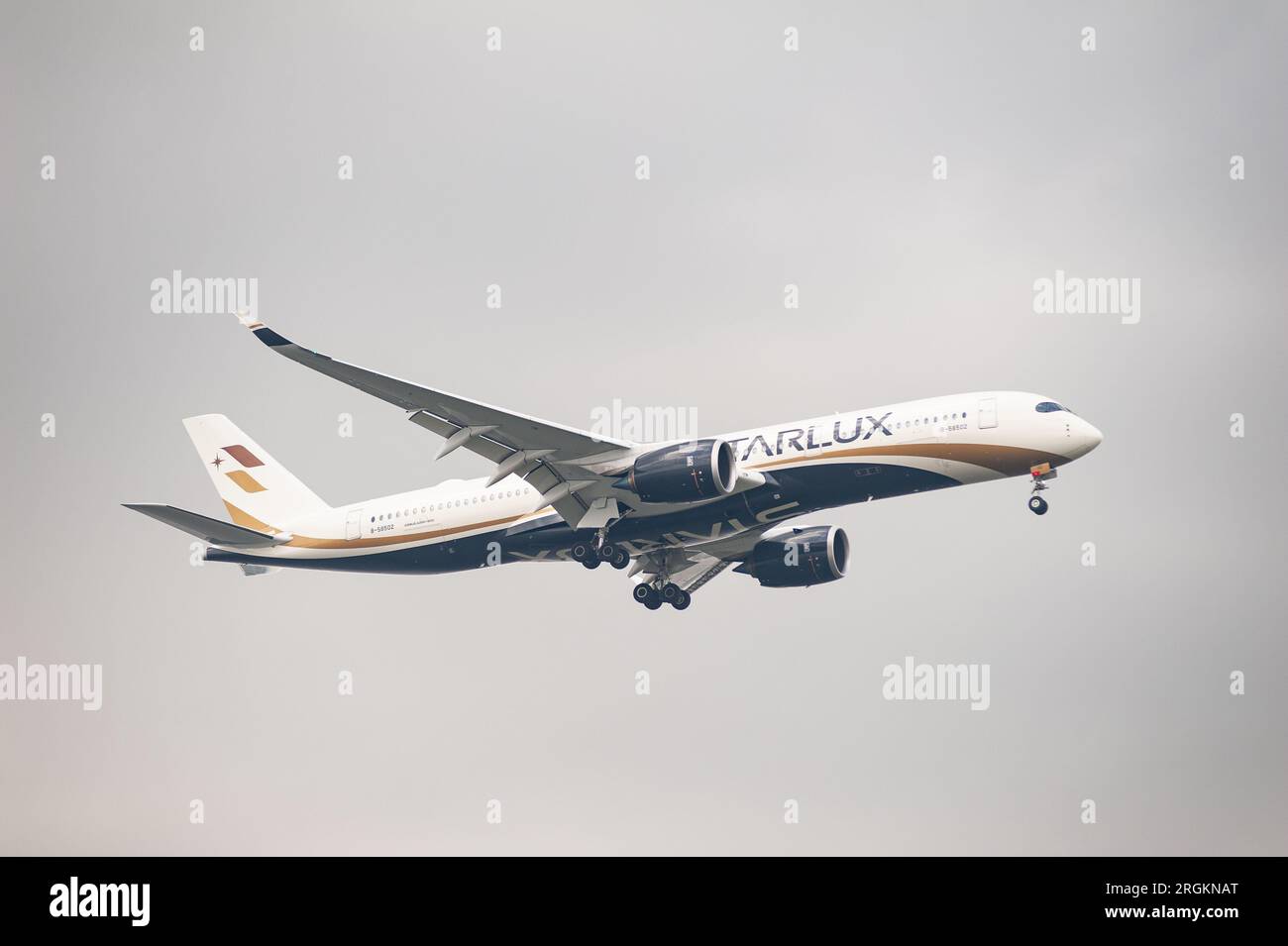 Starlux a350 900 hi-res stock photography and images - Alamy