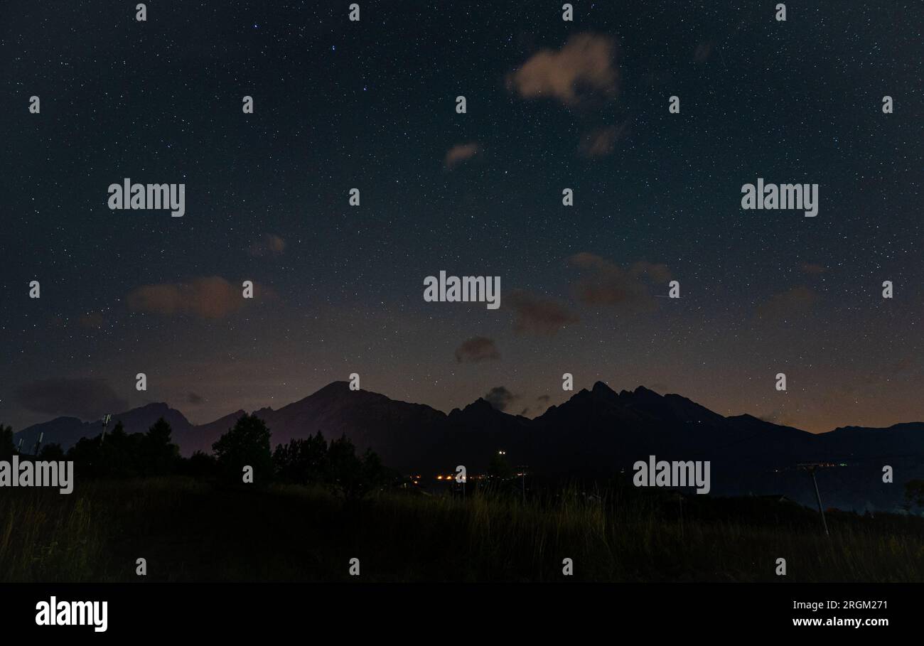 Night sky of mountains hi-res stock photography and images - Alamy