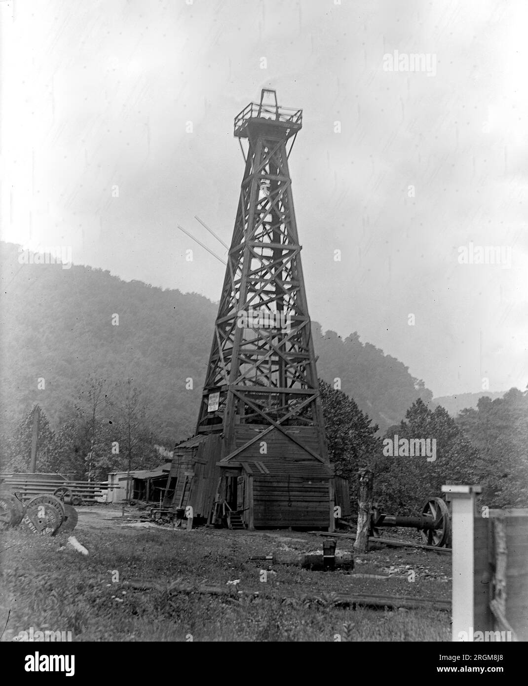 Deepest natural gas well in world, Greensburg, PA ca. 1926 Stock Photo