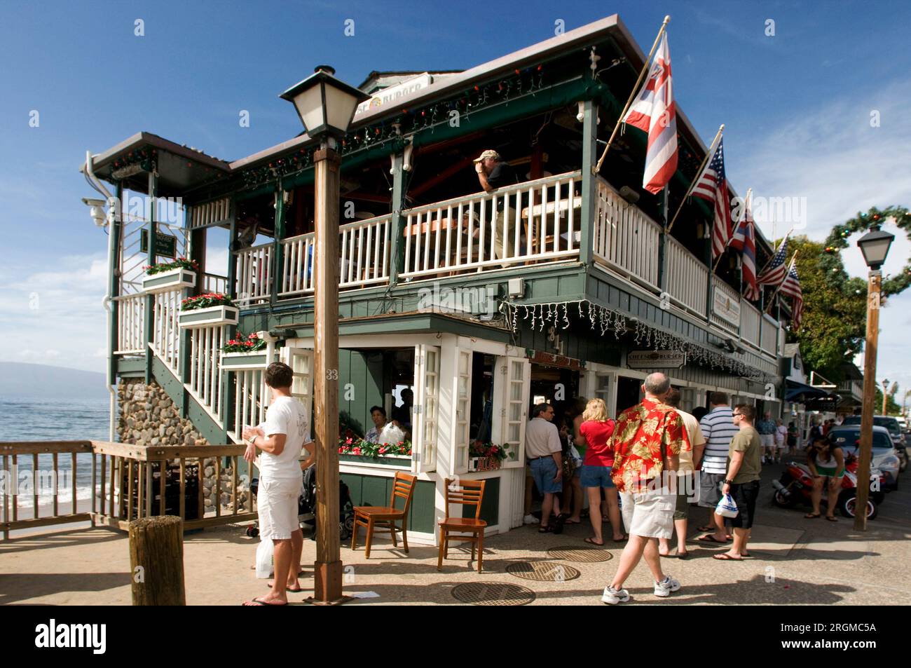 U.S. 29th Dec, 2014. Dec 29, 2014 Hawaii, U.S. Tourists eating at a