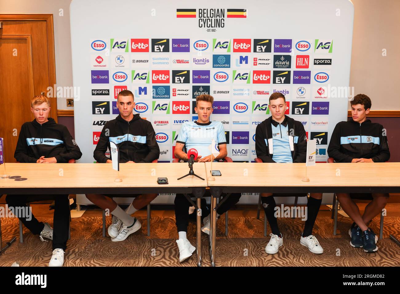 Glasgow, UK. 10th Aug, 2023. L-R, Belgian Gil Gelders, Belgian Warre Vangheluwe, Belgian Thibau Nys, Belgian Jonathan Vervenne and Belgian Alec Segaert pictured during a press conference at the UCI Road World Championships Cycling 2023, in Glasgow, United Kingdom on Thursday 10 August 2023. UCI organizes the worlds with all cycling disciplines, road cycling, indoor cycling, mountain bike, BMX racing, road paracycling and indoor paracycling, in Glasgow from 05 to 13 August. BELGA PHOTO DAVID PINTENS Credit: Belga News Agency/Alamy Live News Stock Photo