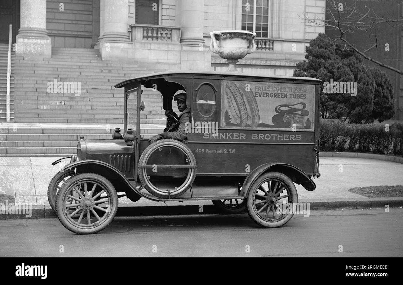 Skinker Brothers Ford delivery truck ca. 1923 Stock Photo