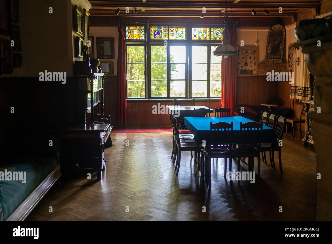 Polenovo, Tula region - June 12, 2017 - Vintage design of living room in antique manor of the artist Polenov. Museum old furniture of early 20th centu Stock Photo