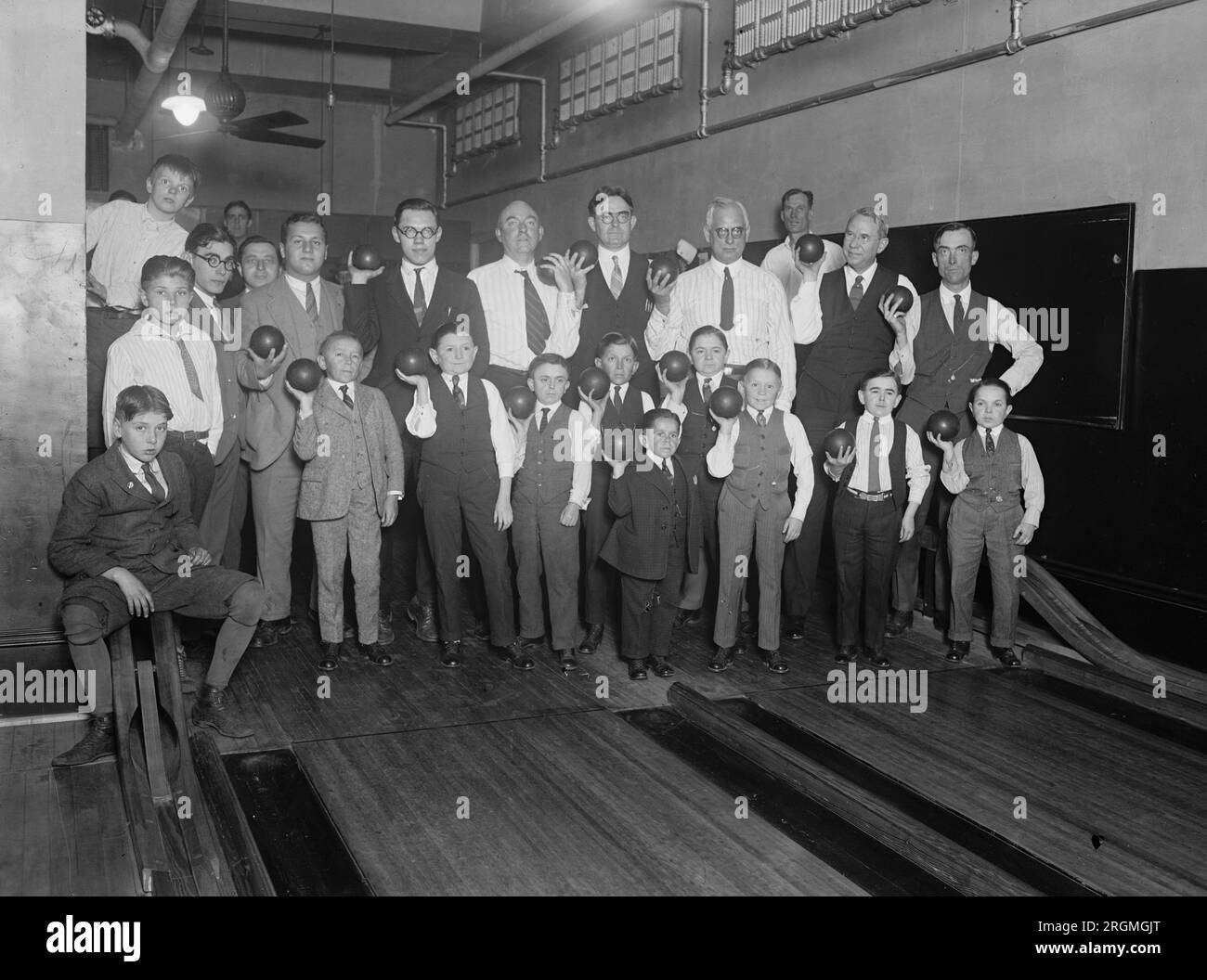 Original Caption Singer Midgets Bowling At The Y M C A Ca 1924 Stock