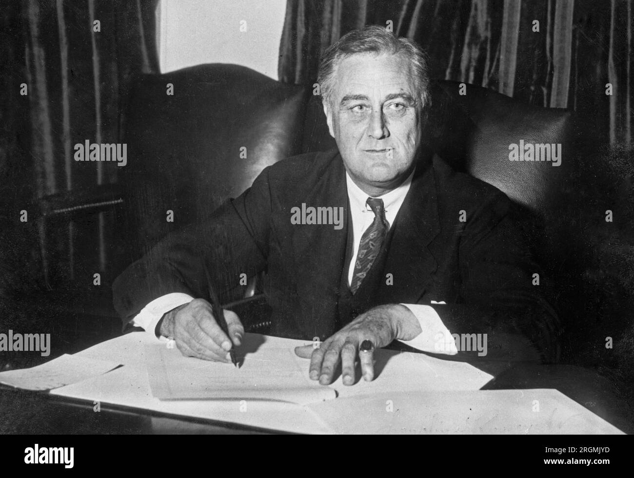 Franklin Roosevelt signing Beer Bill ca. 1933 Stock Photo