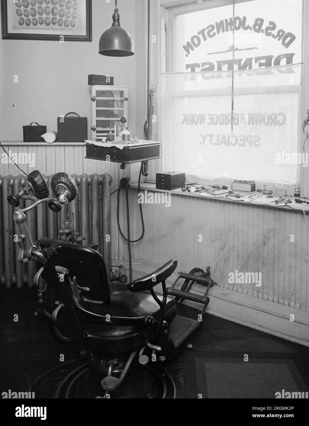 1920s dentist office hi-res stock photography and images - Alamy