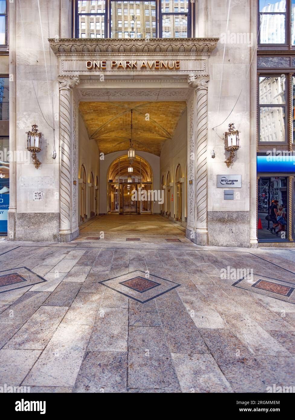 Empire state ground level hi-res stock photography and images - Alamy