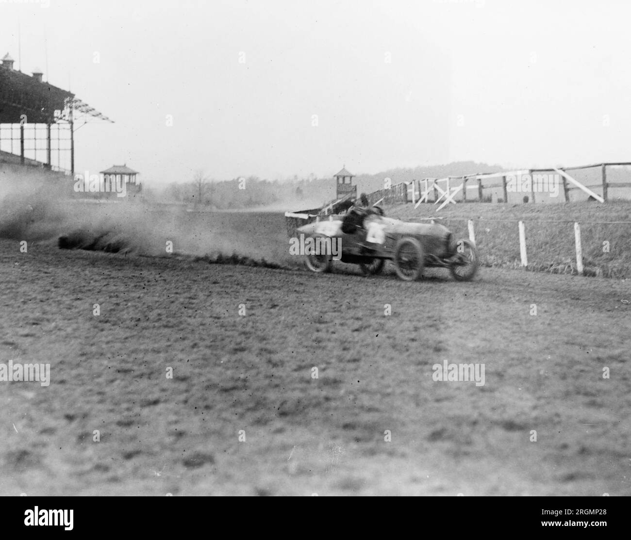 Vintage Auto Racing Stutz Weightman Special no. 26 going around turn