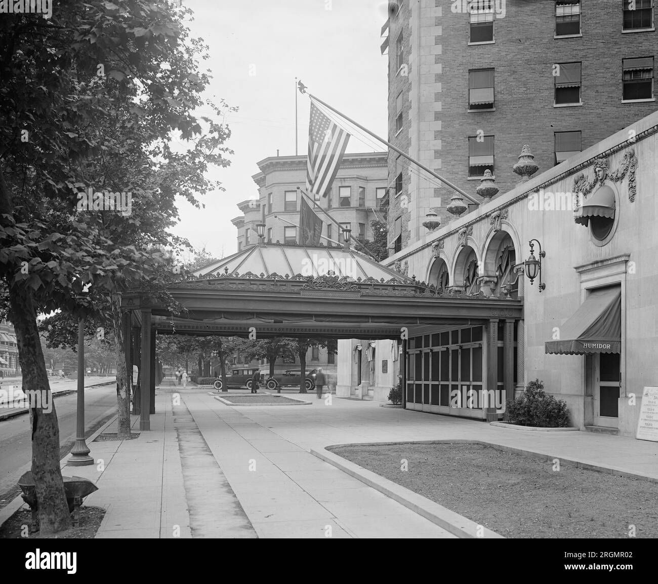 Mayflower Hotel (Connecticut Avenue entrance) in Washington, D.C. ca. 1916-1917 Stock Photo