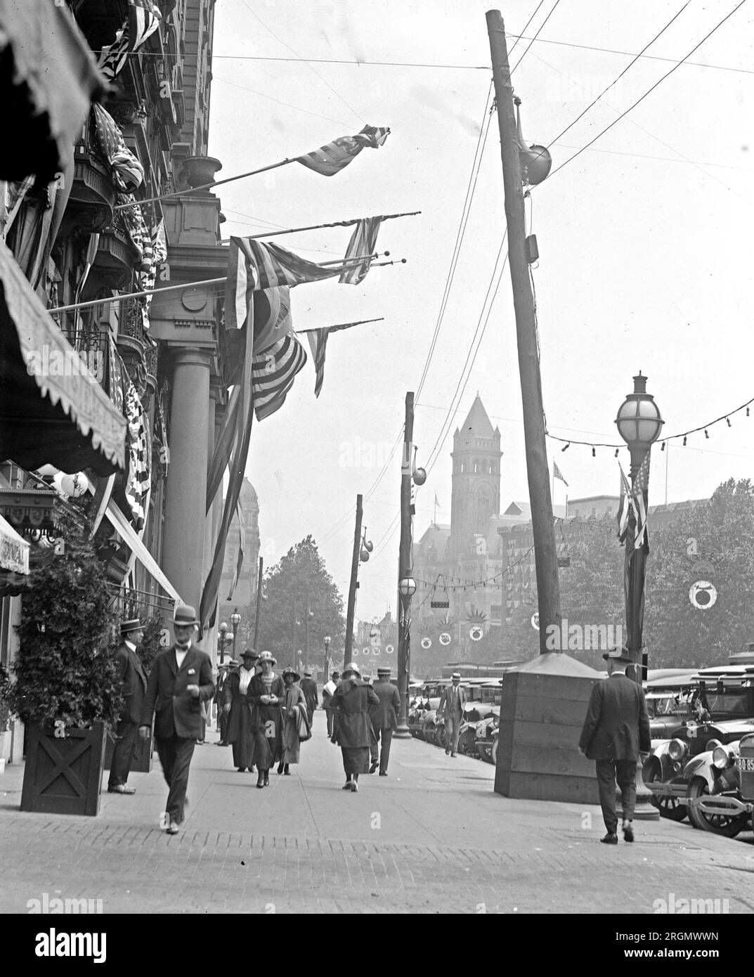 Pedestrians walking down Pennsylvania Avenue in Washington D.C. ca. 1923 Stock Photo
