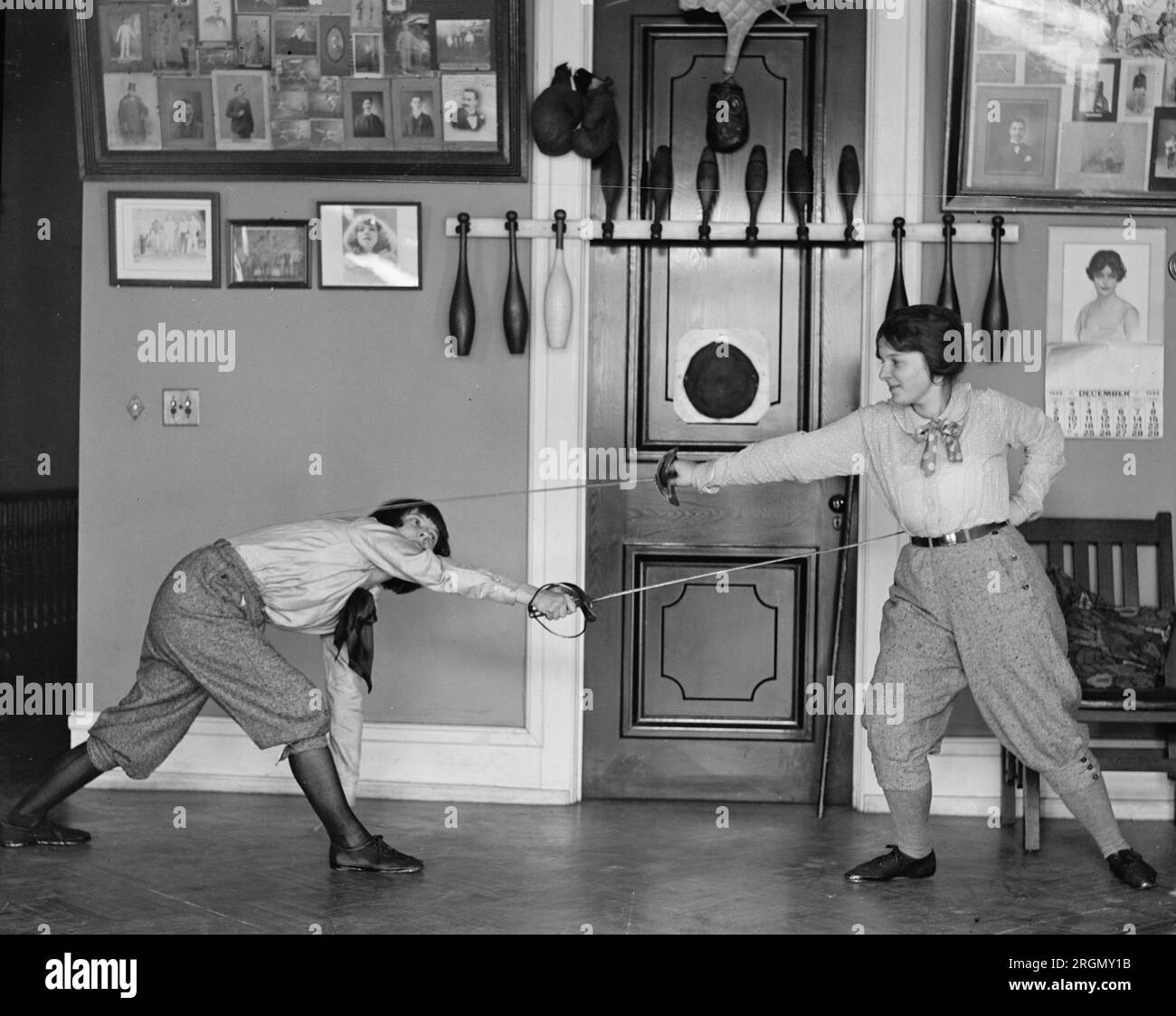 Washington women's fencing team ca. 1923 Stock Photo Alamy