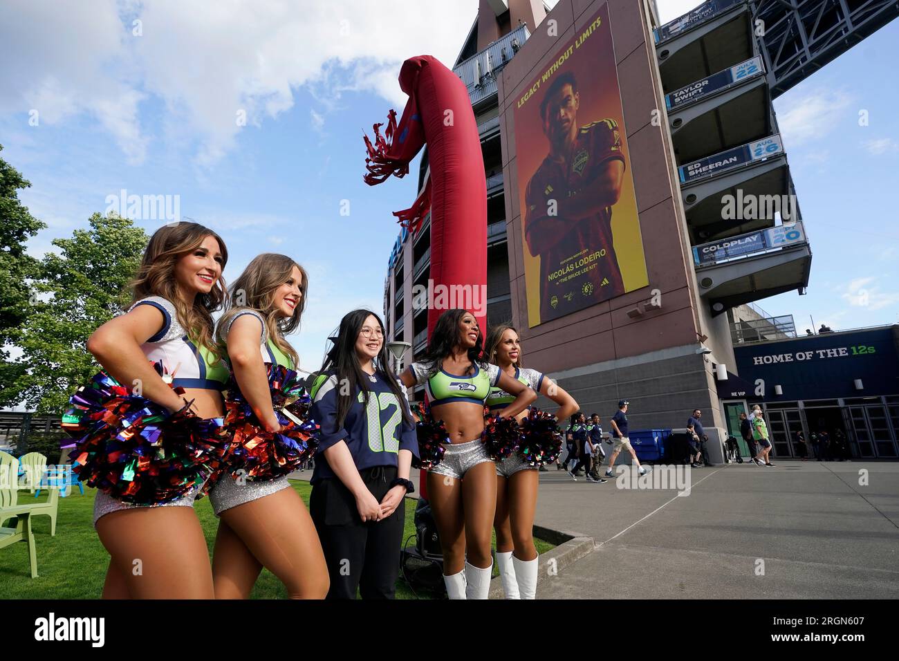 Cheerleader Photos: Vikings-Seahawks