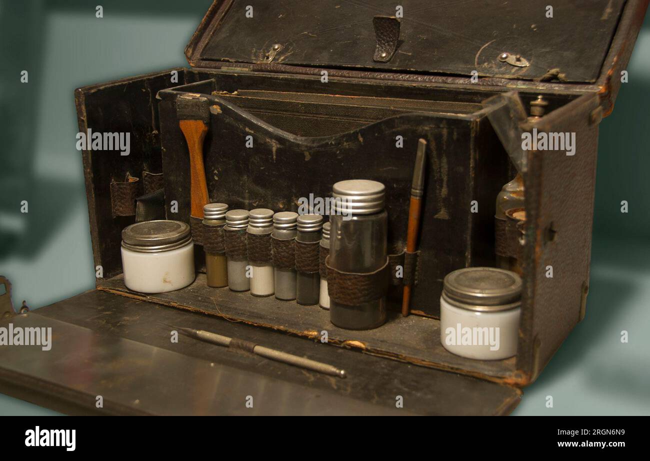 1930s-fingerprint-kit-hi-res-stock-photography-and-images-alamy