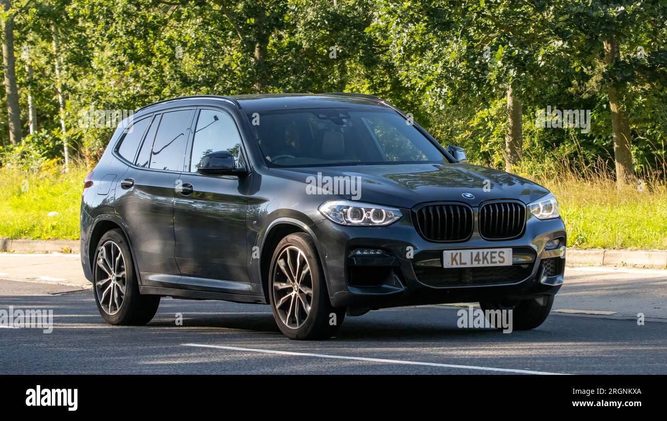 Bmw suv hi-res stock photography and images - Page 2 - Alamy