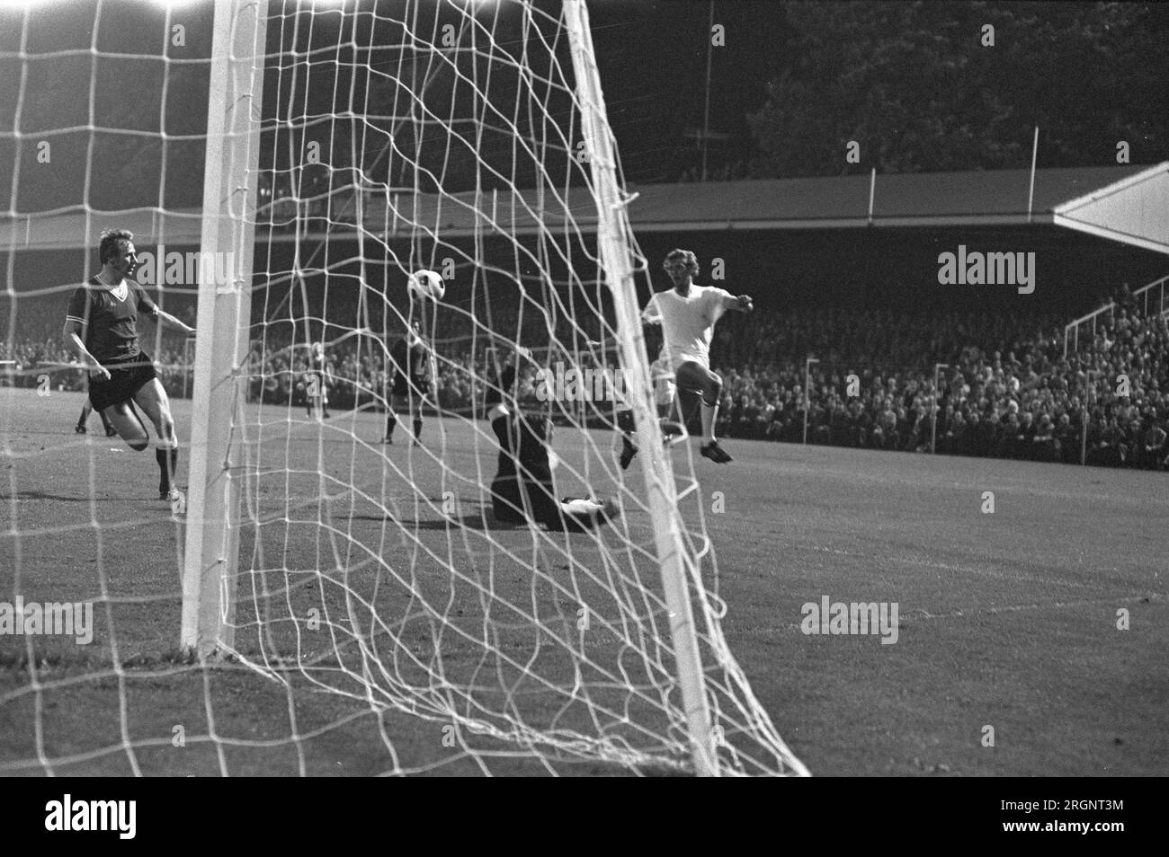 PSV against Ajax 0-3, Piet Keizer scores 0-2; ca. September 1972 Stock Photo