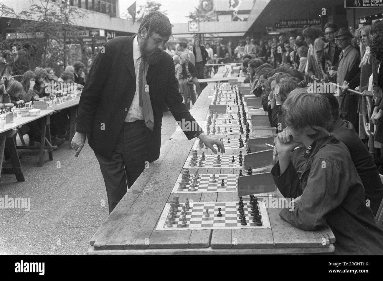 Open air checkers competion hi-res stock photography and images - Alamy