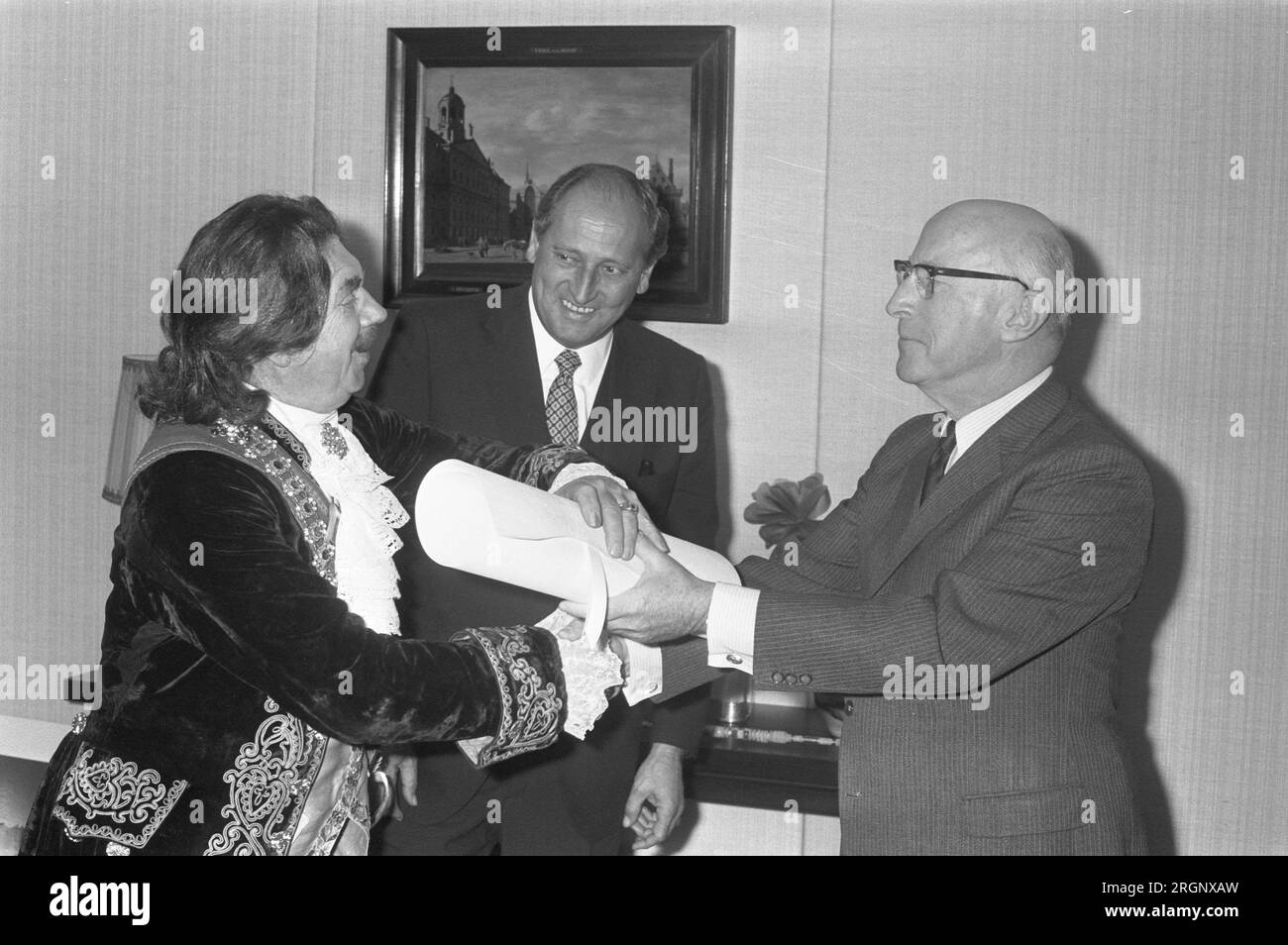 Czaar Peter (ir. K. K. van Hoffen van Stork Werkspoor Diesel) received by Mayor Samkalden at City Hall ca. September 1972 Stock Photo
