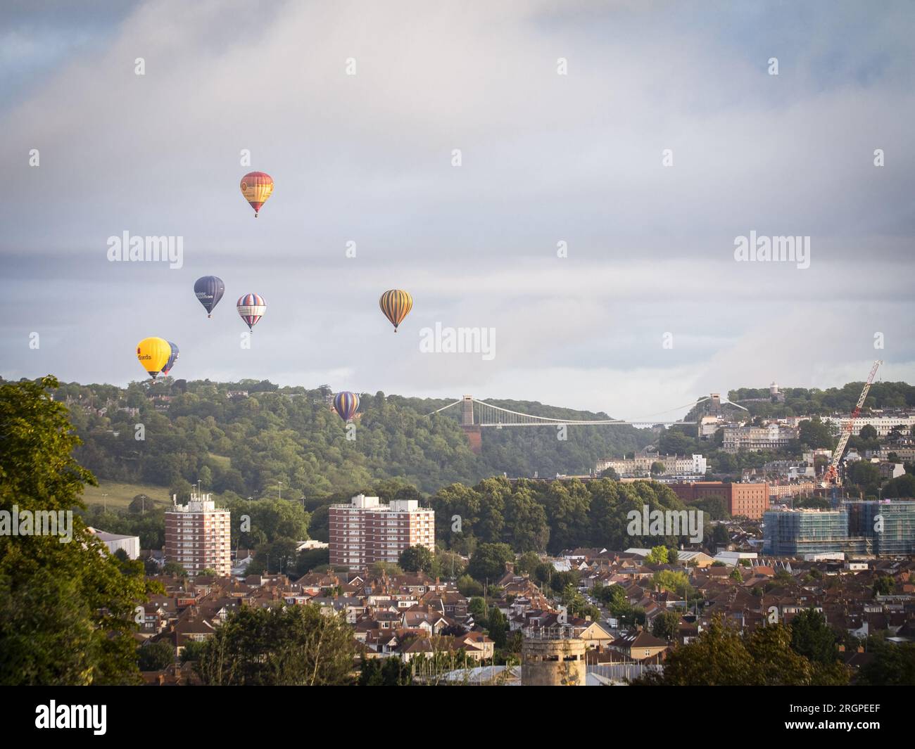 Hot air balloons flying over Clifton Suspension Bridge, Bristol Stock Photo