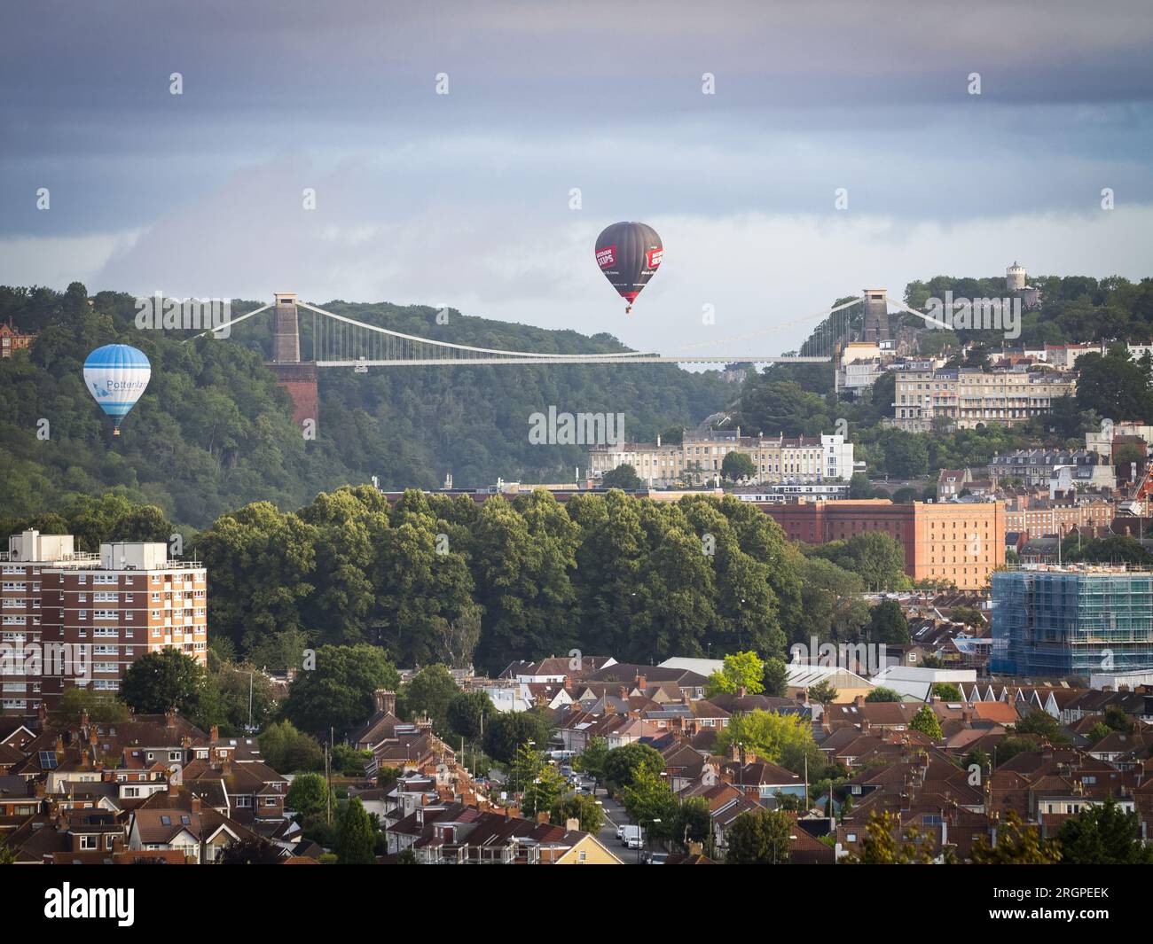 Hot air balloons flying over Clifton Suspension Bridge, Bristol Stock Photo