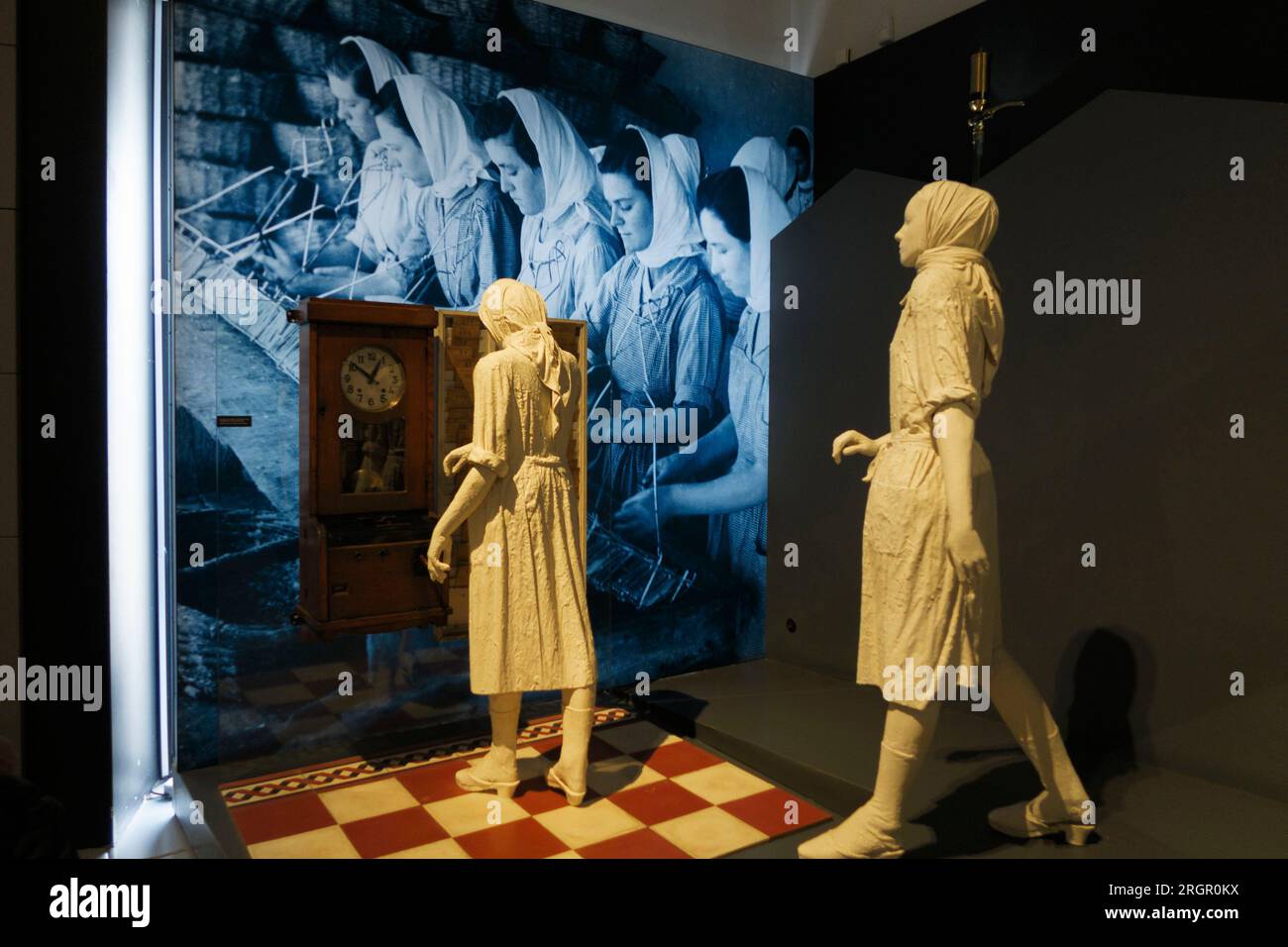 Statues depicting work at a fish canning factory at the Portimão Museum