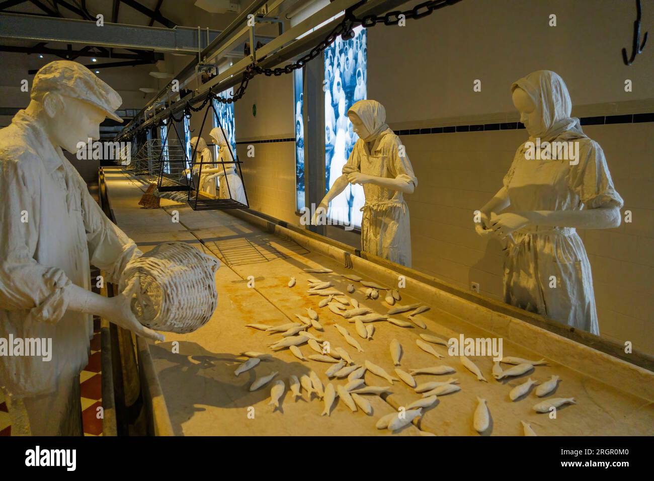 Statues depicting work at a fish canning factory at the Portimão Museum
