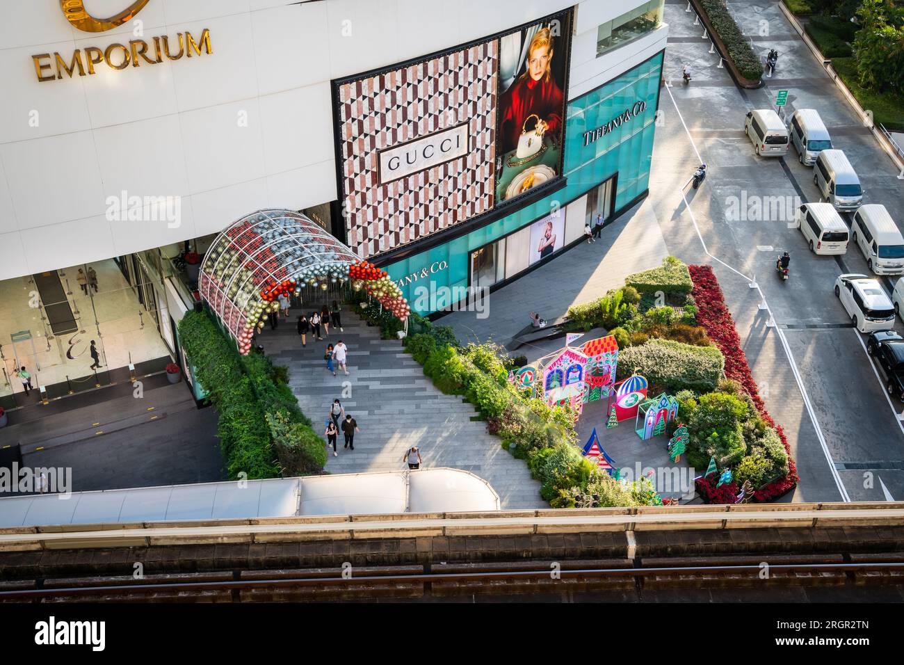 Front of the Emporium Shopping Mall in Bangkok. it Opened in 1997, Owned  and Operated by the Mall Group, Who Also Operate the EmQu Editorial Image -  Image of decoration, highrise: 119608955