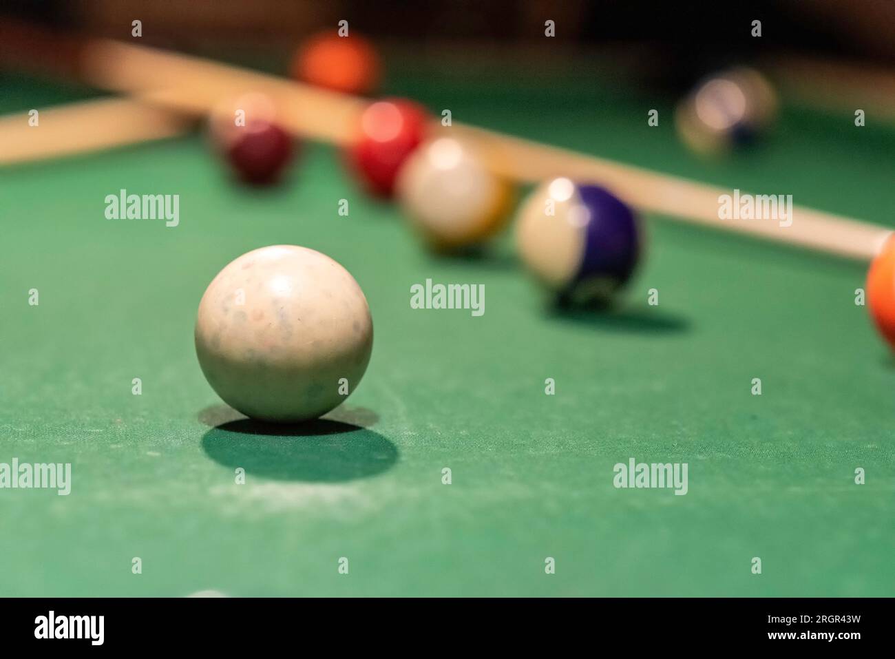 Billiard table with billiard balls and cue Stock Photo - Alamy