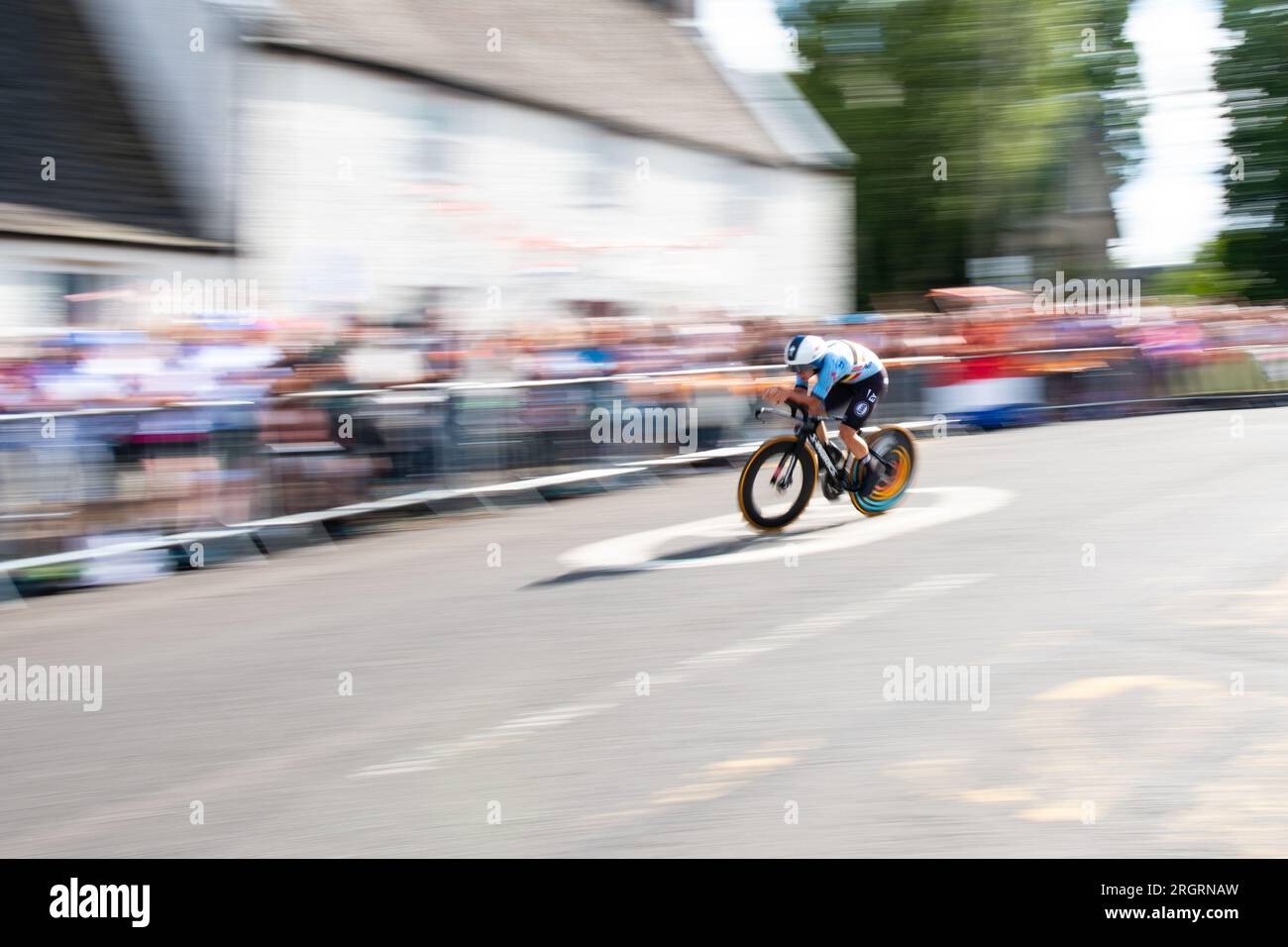 Cycling World Championships Glasgow 2023 - Kippen, Stirling, Scotland, UK - Belgian Remco Evenepoel the winner of the Mens Elite Individual Time Trial racing through the Stirling village of Kippen on his way to becoming the youngest ever elite men's time trial world champion at 23 Credit: Kay Roxby/Alamy Live News Stock Photo