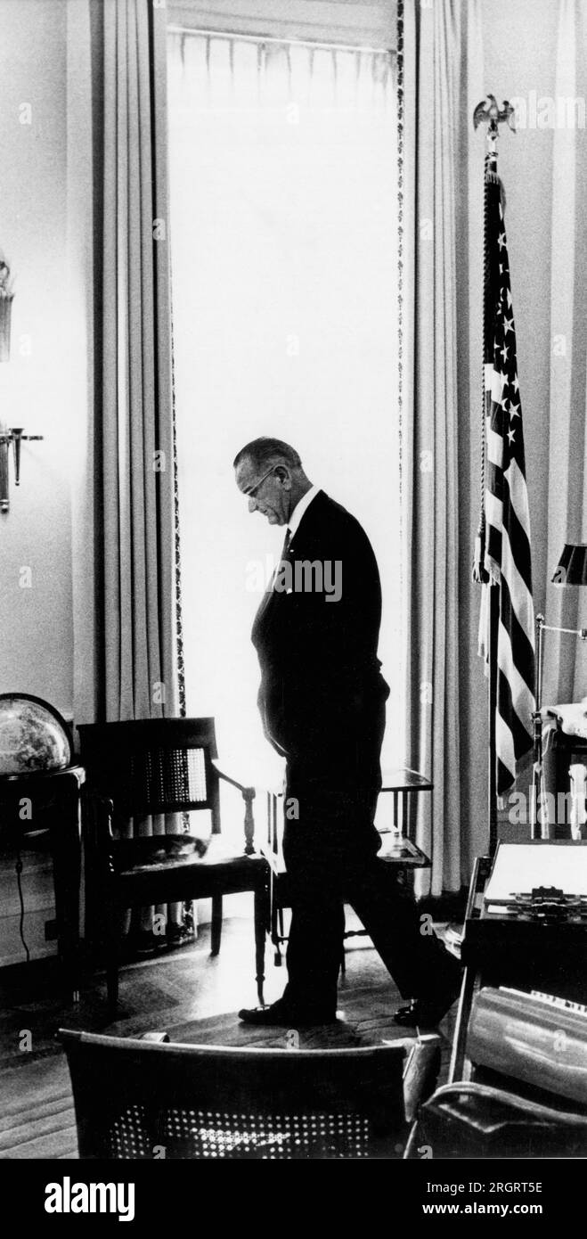 Washington, D.C.:  December 11, 1965 President Lyndon Johnson paces the floor in his White Office while analyzing a recent problem. Stock Photo