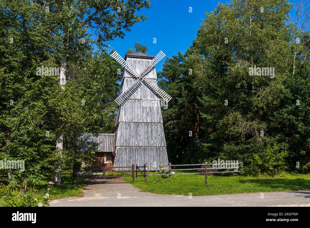 POLENOVO. TULA OBLAST. RUSSIA.09 August 2023: Abbey in Polenovo estate. Old wooden mill Stock Photo