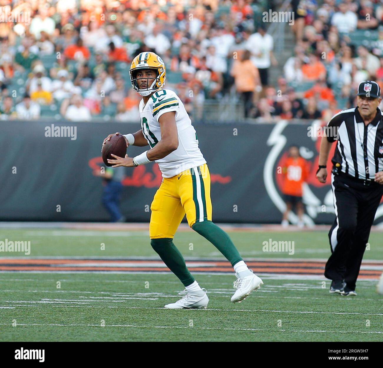 Chicago, IL, USA. 10th Sep, 2023. Chicago Bears #90 Dominique Robinson puts  pressure on Packers quarterback #10 Jordan Love during a game against the  Green Bay Packers in Chicago, IL. Mike Wulf/CSM/Alamy