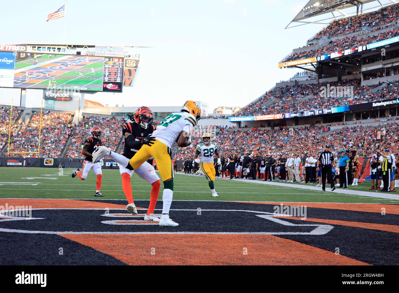 August 11, 2023: Emanuel Wilson (31) of the Green Bay Packers warming prior  to the kickoff at the NFL preseason game between the Green Bay Packers and  Cincinnati Bengals in Cincinnati, Ohio.