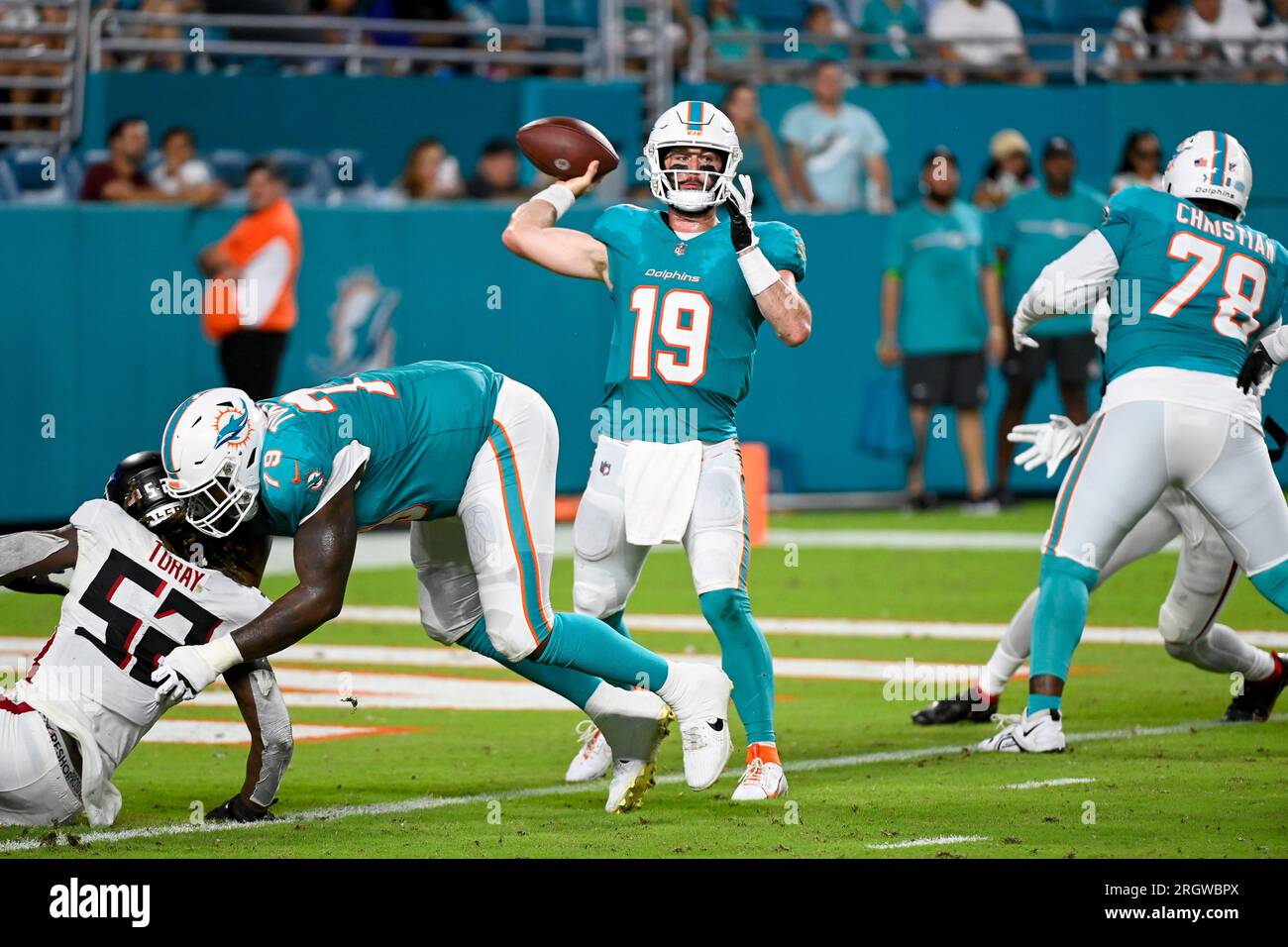 Miami. FL USA; Miami Dolphins quarterback Skylar Thompson (19) drops back  to pass during an NFL preseason game against the Las Vegas Raiders,  Saturday Stock Photo - Alamy