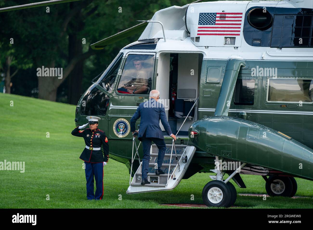 Washington, DC, USA. 11th Aug, 2023. United States President Joe Biden boards Marine One on the South Lawn of the White House in Washington, DC, USA, 11 August 2023. President Biden is departing to spend the weekend in Rehoboth Beach, Delaware. Credit: Shawn Thew/Pool via CNP/dpa/Alamy Live News Stock Photo
