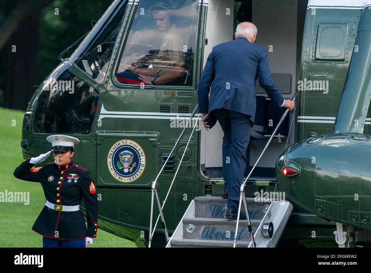Washington, DC, USA. 11th Aug, 2023. United States President Joe Biden boards Marine One on the South Lawn of the White House in Washington, DC, USA, 11 August 2023. President Biden is departing to spend the weekend in Rehoboth Beach, Delaware. Credit: Shawn Thew/Pool via CNP/dpa/Alamy Live News Stock Photo