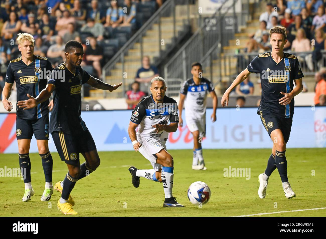 Chester, Pennsylvania, USA. 11th Aug, 2023. August 11, 2023, Chester PA, USA: Querétaro F.C player, PABLO BARRERA (7) pushes the ball down the pitch against Philadelphia Union player, JACK ELLIOTT (3) and DAMION LOWE (17) during the quarter final match of the League Cup at Subaru Park Credit Image: © Ricky Fitchett via ZUMA Wire (Credit Image: © Ricky Fitchett/ZUMA Press Wire) EDITORIAL USAGE ONLY! Not for Commercial USAGE! Stock Photo