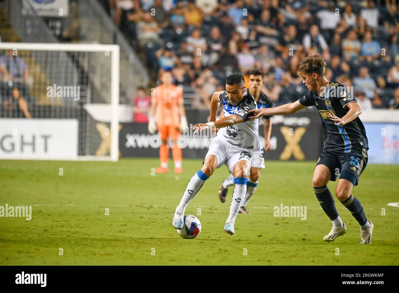 Chester, Pennsylvania, USA. 11th Aug, 2023. August 11, 2023, Chester PA, USA: Querétaro F.C player, PABLO BARRERA (8) pushes the ball down the pitch against Philadelphia Union player, JACK MCGLYNN (16) during the quarter final match of the League Cup at Subaru Park Credit Image: © Ricky Fitchett via ZUMA Wire (Credit Image: © Ricky Fitchett/ZUMA Press Wire) EDITORIAL USAGE ONLY! Not for Commercial USAGE! Stock Photo