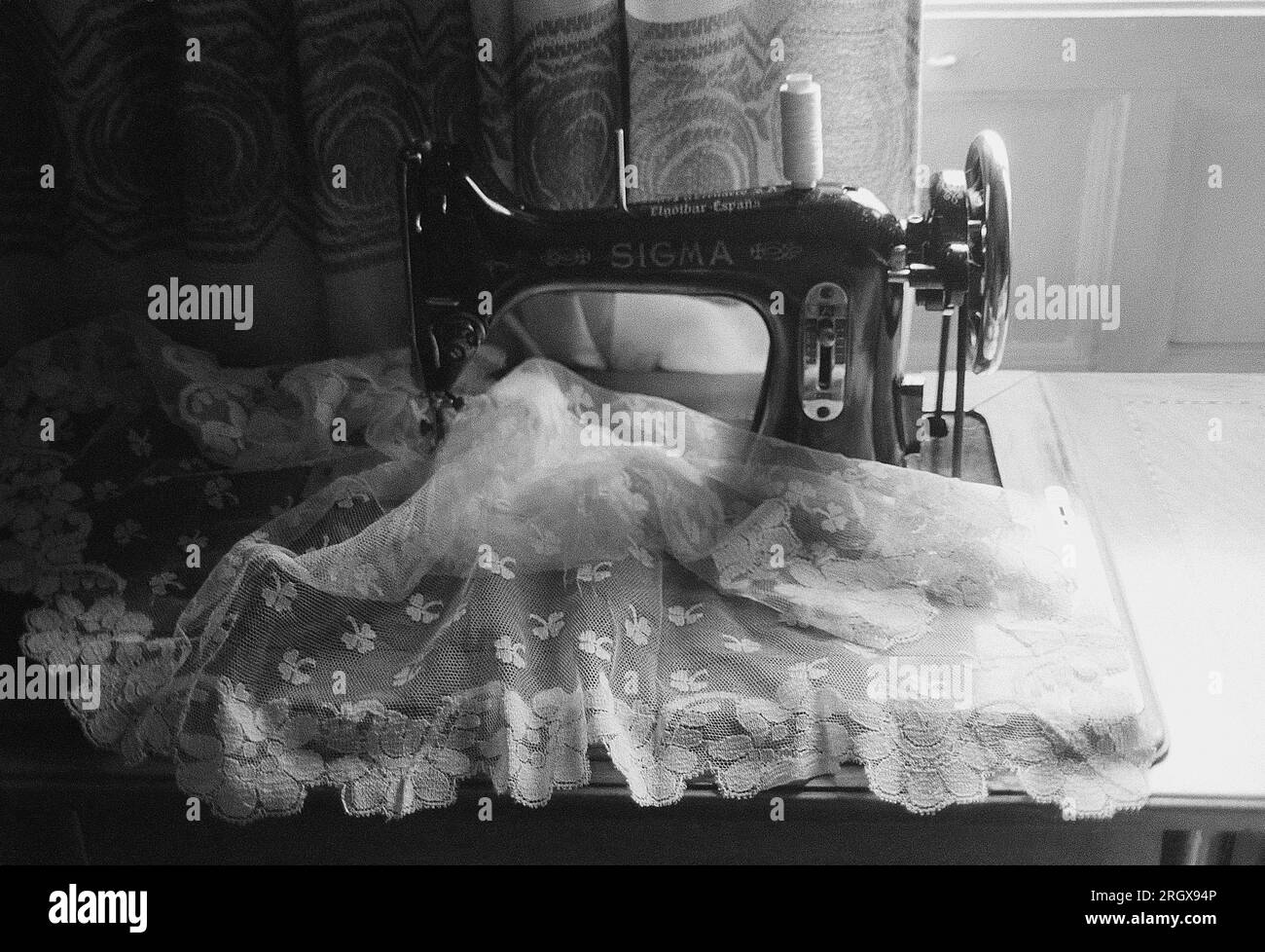 Old sewingmachine. Black and White Stock Photo Alamy