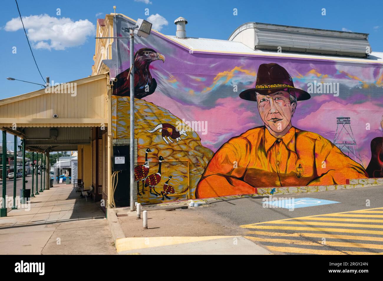 Mural depicting the gold rush era by Garth Jankovic on the side of the Arthur Titley Centre, Mosman Street, Charters Towers, Queensland, Australia Stock Photo