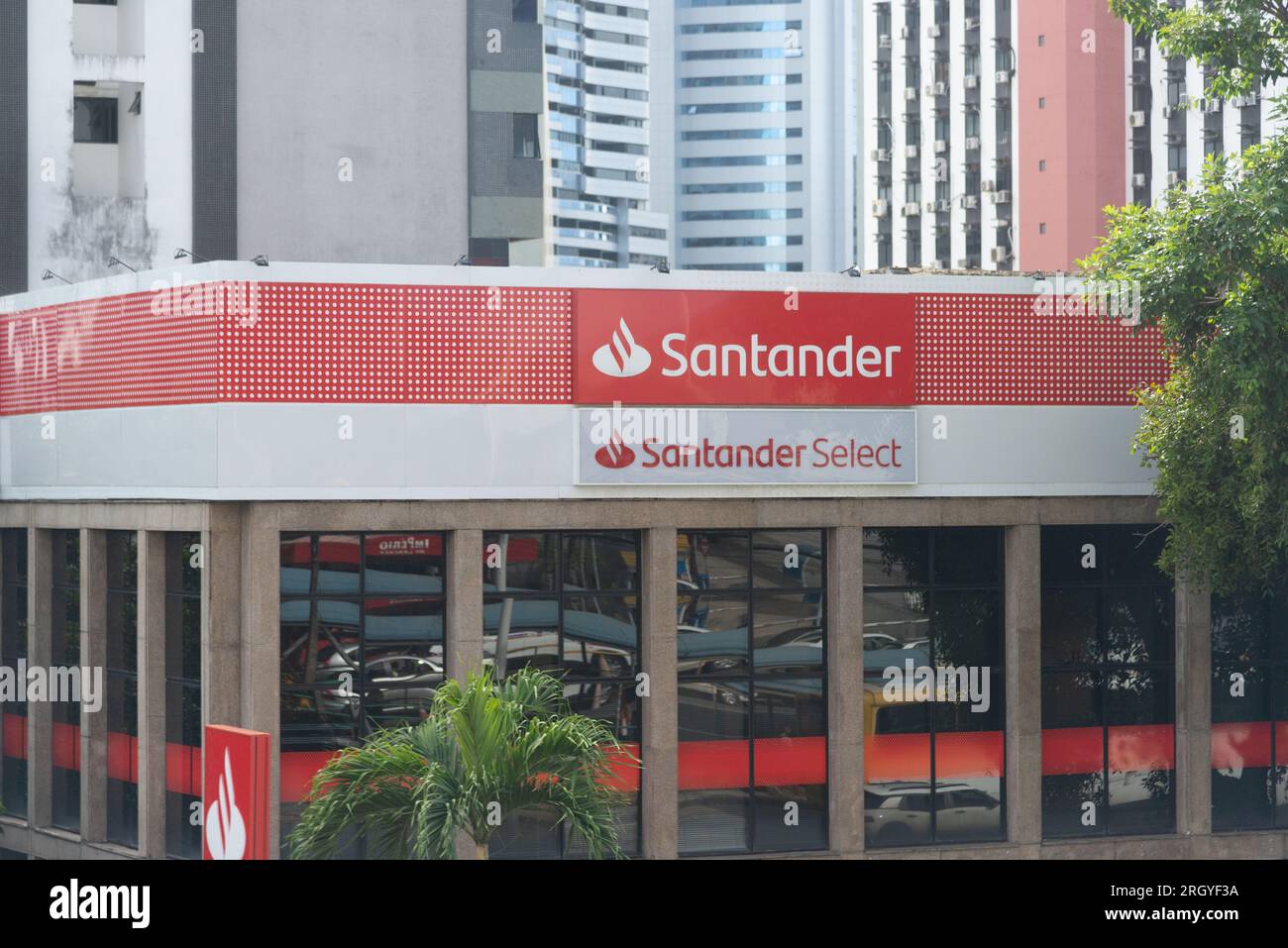 Salvador, Bahia, Brazil - August 11, 2023: Banco do Santander. Facade of the agency located on Avenida Tancredo Neves in the city of Salvador, Bahia. Stock Photo