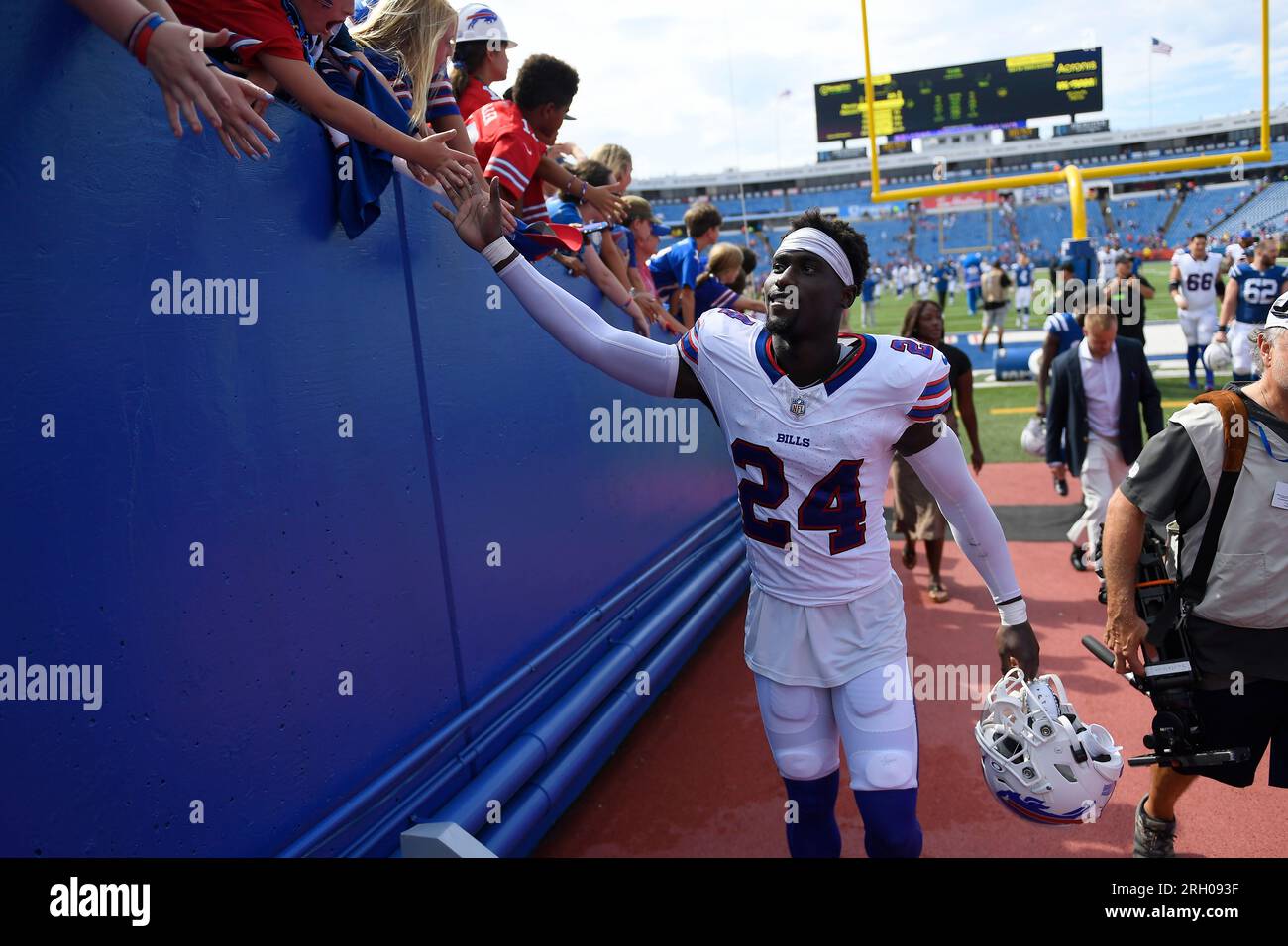 Buffalo Bills cornerback Kaiir Elam warms up before a preseason NFL  football game against the Indianapolis Colts in Orchard Park, N.Y.,  Saturday, Aug. 13, 2022. (AP Photo/Adrian Kraus Stock Photo - Alamy