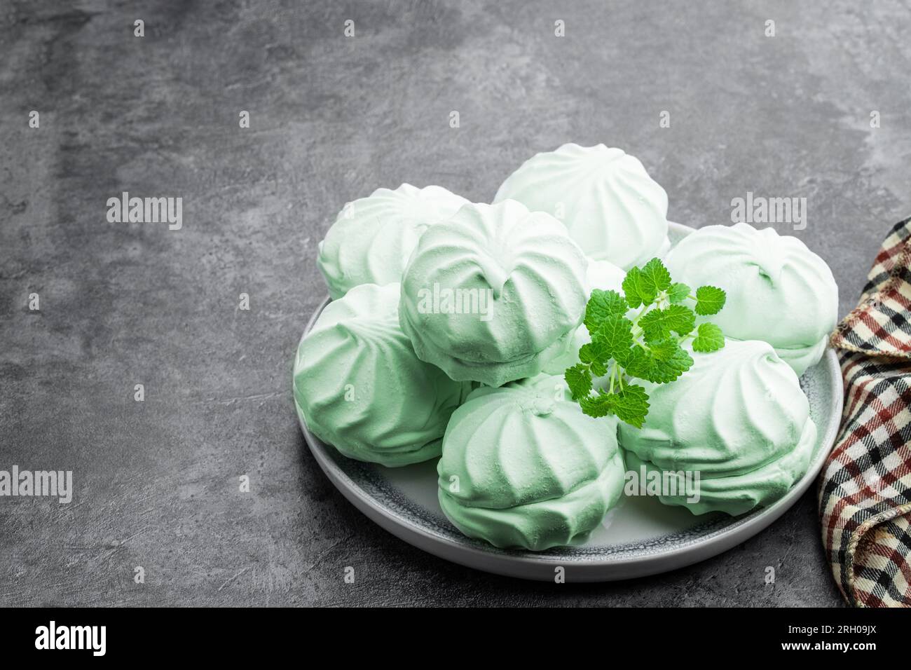Mint  marshmallows on ceramic plate on gray background Stock Photo