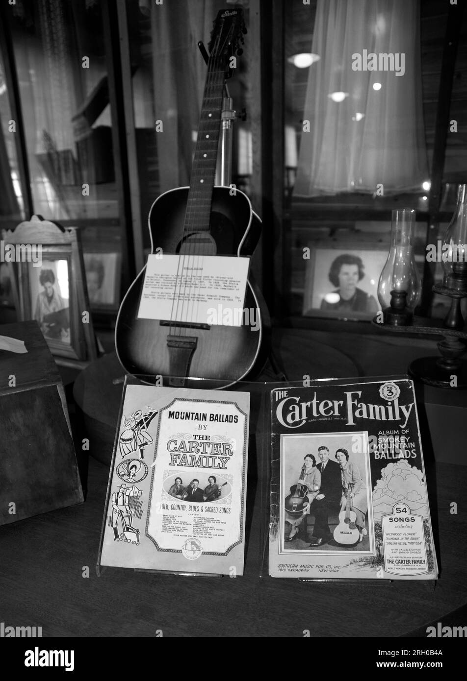 Bluegrass trio Black and White Stock Photos & Images Alamy