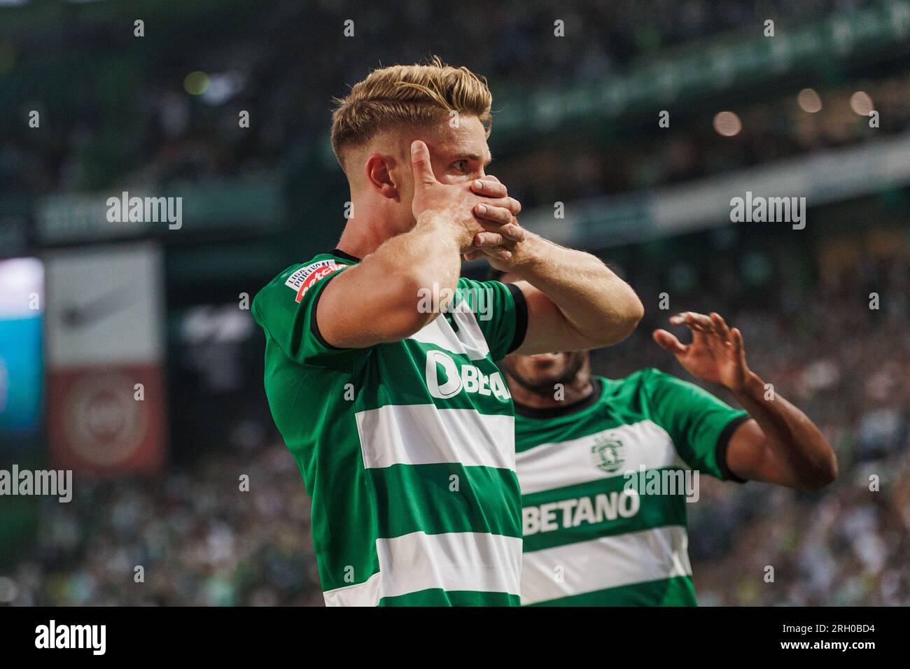 Viktor Gyokeres scores a goal during Liga Portugal 23/24 game between  Sporting CP and FC Vizela at Estadio Jose Alvalade, Lisbon, Portugal.  (Maciej Stock Photo - Alamy