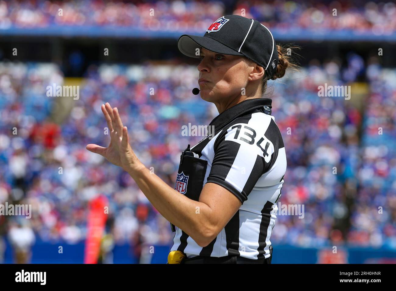 Line judge Robin DeLorenzo (134) calls for the ball during an NFL pre ...