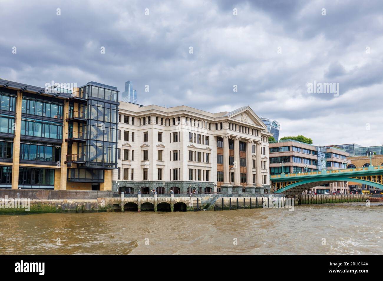 View of the riverside pillared frontage of iconic Vintners' Hall built in 1671, by Southwark Bridge on the north bank of the River Thames, London EC4 Stock Photo
